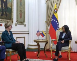 VENEZUELA: Delcy Rodríguez recibe a la enviada de Trump