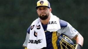 Gary Sánchez firma contrato con los Cerveceros Milwaukee