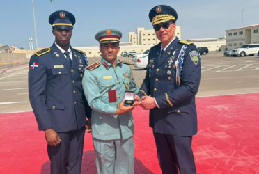 PN resalta graduación de uno de sus agentes Emiratos Árabes Unidos