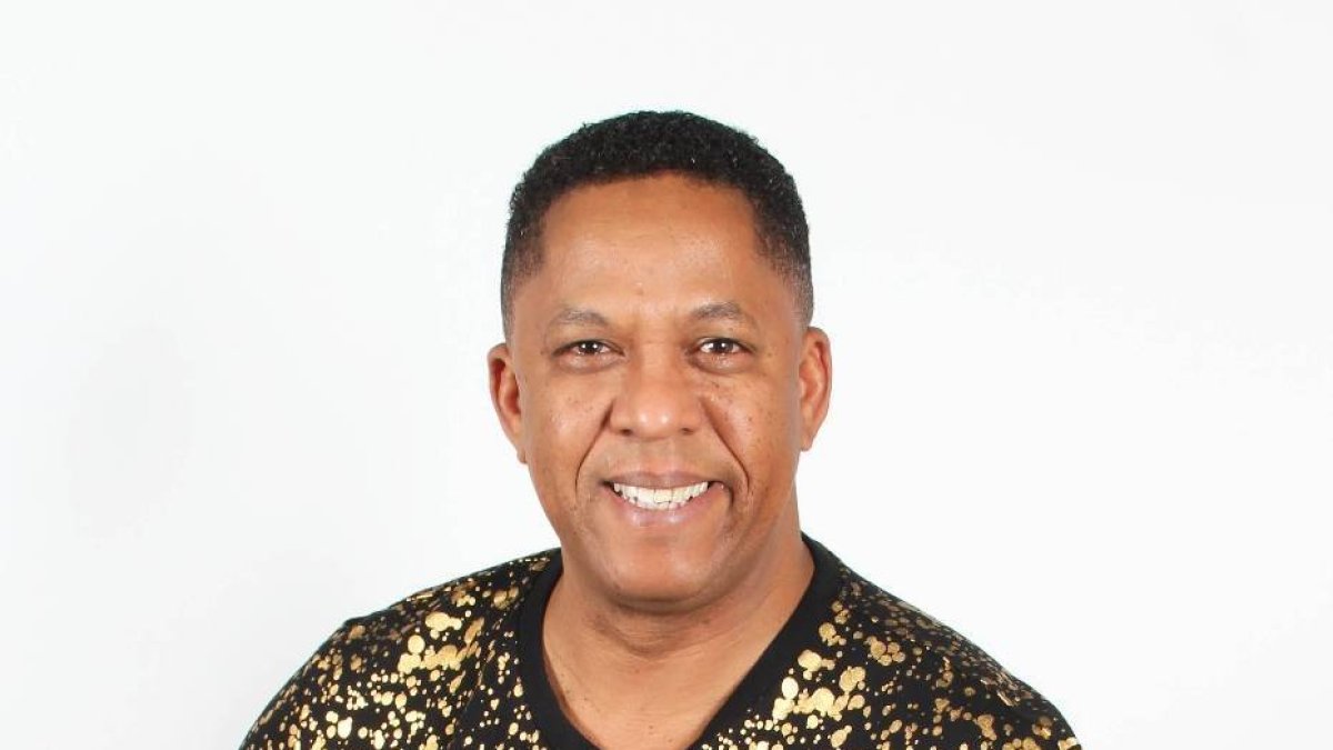 Merenguero Raúl Koki Acosta celebrará 30 años en la música imagen