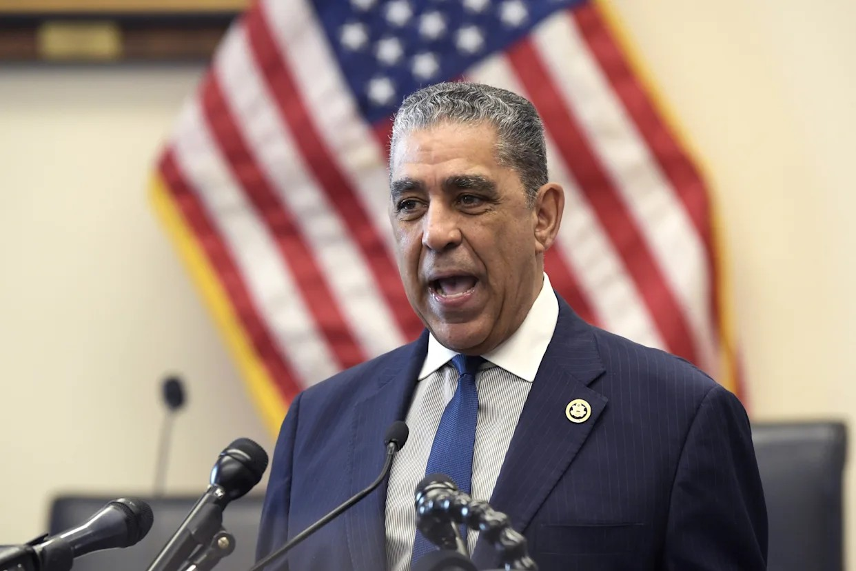 EU: Espaillat recibe ciudadana deportada mientras buscaba atención médica imagen