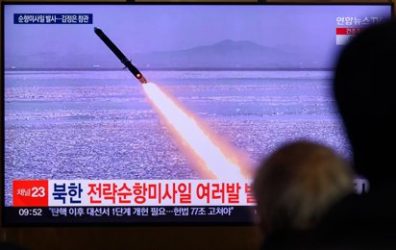 Corea del Norte lanza 10 misiles balísticos hacia el mar de Japón