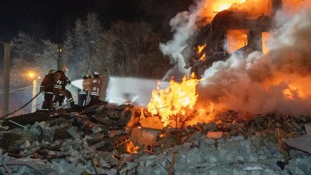 Oleada de misiles rusos golpea Ucrania y daña red transporte