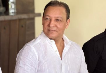 Abel Martínez critica manejo del Gobierno ante alza del petróleo