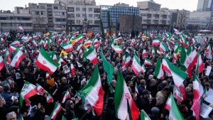 Multitudes abarrotan calles de Irán en apoyo al nuevo ayatolá Multitudes abarrotan calles de Irán en apoyo al nuevo ayatolá