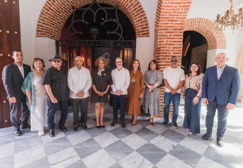 Centro Cultural Taíno recibe a miembros de Acroarte en SD imagen