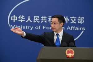 China pide a EEUU «aprovechar las oportunidades para la paz»