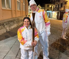 Felipe Vicini y Alejandra Aybar portan antorcha paralímpica