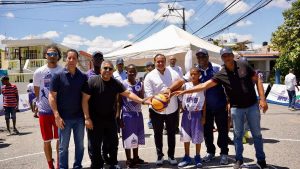 “INEFI con el Barrio” unifica el deporte en Los Mameyes, SDE