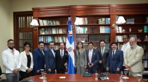 Raquel Peña recibe legendaria agrupación Los Tigres del Norte