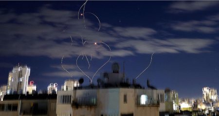 Tras designación líder supremo, Irán lanza misiles hacia Israel