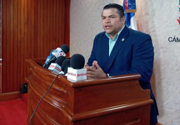 Crespo acusa Obras Publicas  y Alcaldía de mutilar áreas verdes