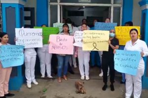 Enfermeras paralizan labores en 3 hospitales públicos Santiago