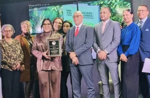 Presentan en NY un libro sobre administración de cooperativas