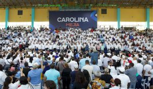 Carolina pide a dominicanos no volver al pasado; recibe apoyo Carolina pide a dominicanos no volver al pasado; recibe apoyo