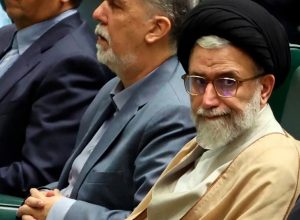 Israel dice asesinó ministro de Inteligencia iraní, Ismail Jatib