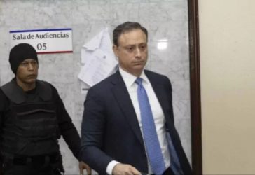 Tribunal niega permiso a Jean Alain para viajar hacia España Tribunal niega permiso a Jean Alain para viajar hacia España