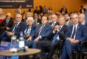 Abinader, una hija, 3 ministros y una directora en ciudad París