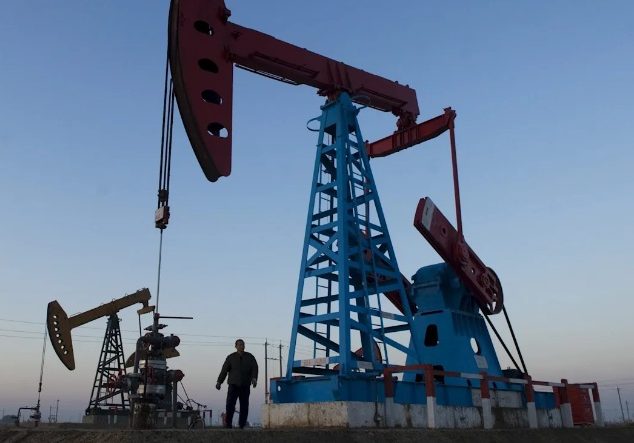 Petróleo se dispara de nuevo y alcanza máximos de 3 semanas