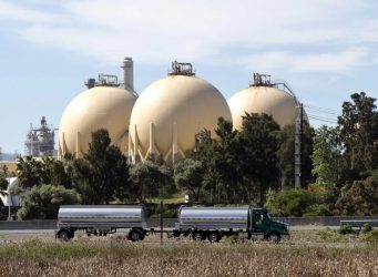 Petróleo Texas sube este lunes 3,25%, se coloca a 102 dólares