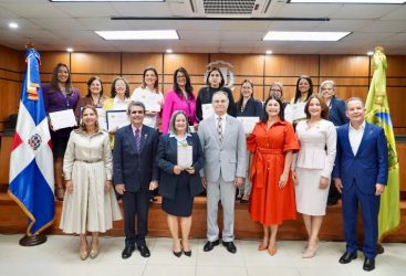 TSE entrega “Trofeo Superior a la Excelencia de la Mujer 2026”