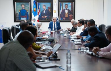 Ministro Educación encabeza reunión año escolar 2026-2027