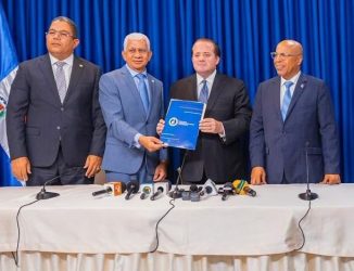 PRM presenta proyecto control de financiamiento en partidos