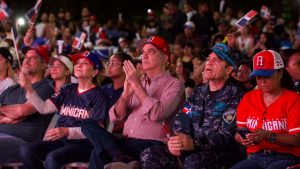Abinader presencia en Malecón el partido entre la RD y EEUU