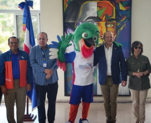 Alcalde de Santiago recibe la mascota de Centroamericanos