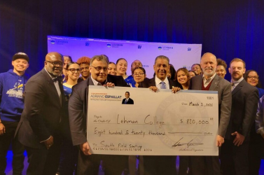 NY: Adriano Espaillat entrega US$820,000 a Lehman College