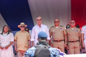 AZUA: Luis Abinader encabeza desfile cívico-militar y policial