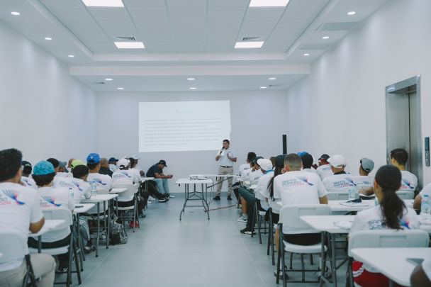 Capacitan técnicos de tenis para Juegos Centroamericanos 2026 imagen