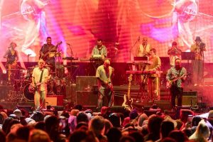 Cientos de fanáticos celebran los 10 años de Isle of Light