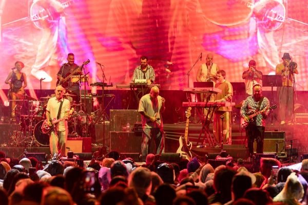 Cientos de fanáticos celebran los 10 años de Isle of Light imagen