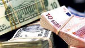 Dólar bajó 46 cts y euro subió 15; eran vendidos a $61.17 y $73.51