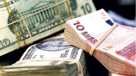 Dólar bajó 46 cts y euro subió 15; eran vendidos a $61.17 y $73.51