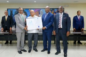 UASD otorga título Meritísimo a José A. Martínez Lafontaine