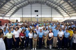Abinader reafirma su compromiso con educación y juventud RD
