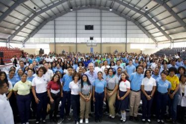 Abinader reafirma compromiso con la educación y juventud RD