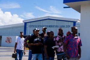 Deportan 861 indocumentados y apresan a 1,104 en 24 horas