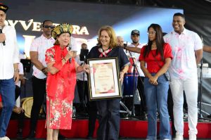 Jandy Ventura El Legado llena de ritmo el Barrio Chino de SD Jandy Ventura El Legado llena de ritmo el Barrio Chino de SD