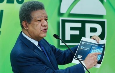 Leonel opina hay “excusas” del Gobierno ante crisis del petróleo