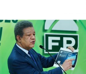 Leonel Fernández pide ampliar debate sobre reforma policial