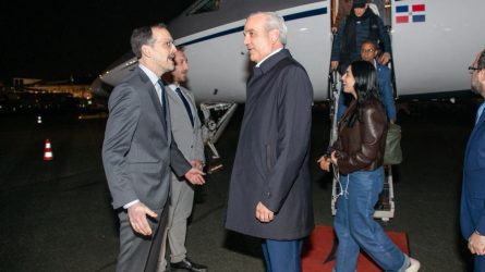 FRANCIA: Abinader llega a París para cumplir agenda de 2 días