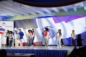 Ministerio de Educación recibe elenco de la serie “Trinitarios”