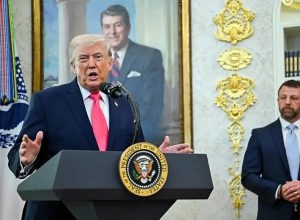 Trump dice Irán le hace «regalo muy grande» en relación Ormuz