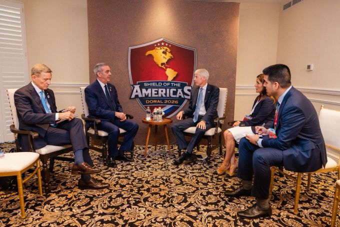 Abinader se reúne con dos altos funcionarios de Estados Unidos