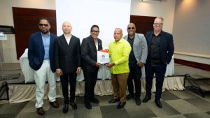 Kinito Méndez asume la presidencia Sociedad Autores