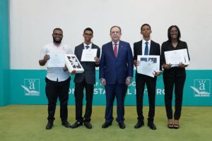 BCRD premia a los ganadores de los “Economistas del Futuro”