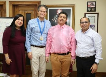 Mesa Diálogo Autismo otorgó medalla a Oscar Villanueva Mesa Diálogo Autismo otorgó medalla a Oscar Villanueva